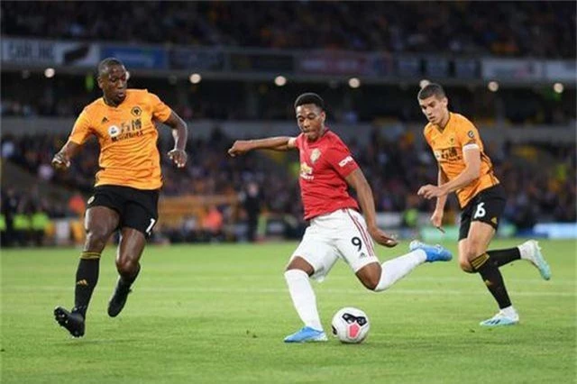 Những khoảnh khắc thất vọng của Man Utd trên sân Wolves - 11