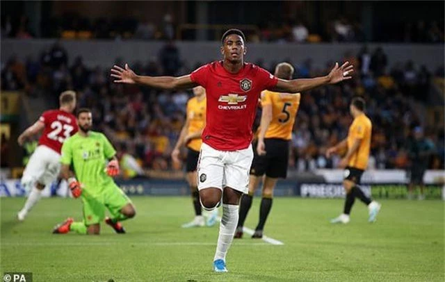 Những khoảnh khắc thất vọng của Man Utd trên sân Wolves - 13