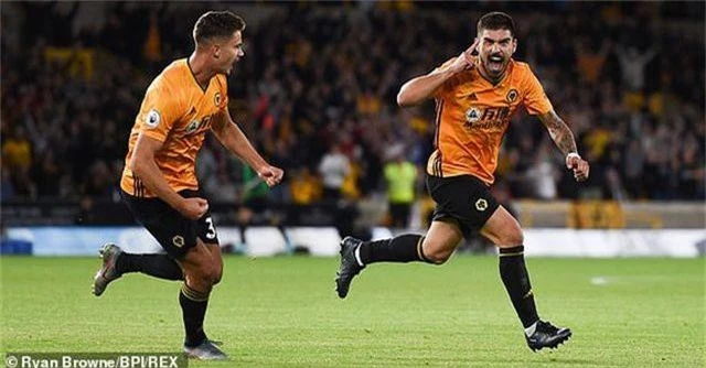 Những khoảnh khắc thất vọng của Man Utd trên sân Wolves - 17