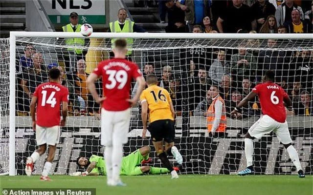 Những khoảnh khắc thất vọng của Man Utd trên sân Wolves - 19
