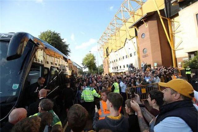 Những khoảnh khắc thất vọng của Man Utd trên sân Wolves - 2