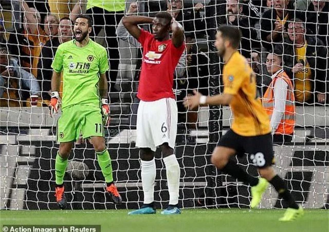 Những khoảnh khắc thất vọng của Man Utd trên sân Wolves - 20