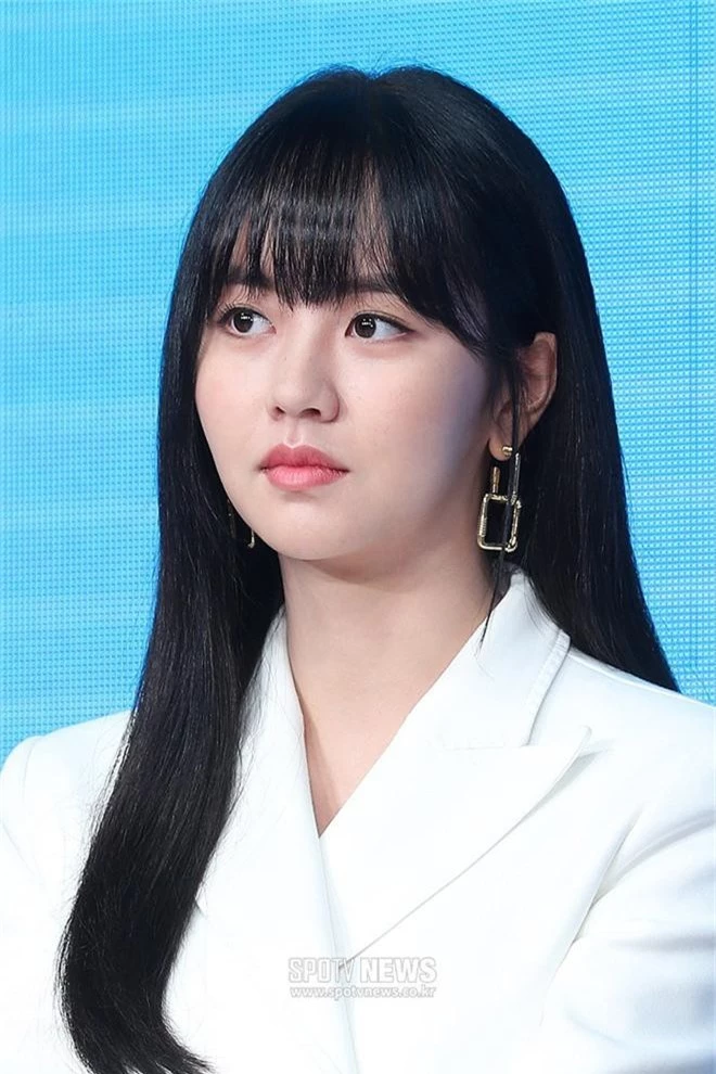 “Em gái mưa” Kim So Hyun trở lại sau thời gian vắng bóng, lột xác xinh đẹp trưởng thành nhưng lại lộ vẻ tăng cân khác lạ - Ảnh 2.