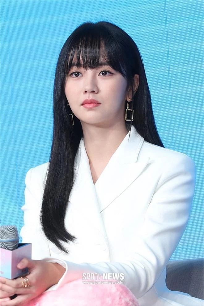 “Em gái mưa” Kim So Hyun trở lại sau thời gian vắng bóng, lột xác xinh đẹp trưởng thành nhưng lại lộ vẻ tăng cân khác lạ - Ảnh 3.