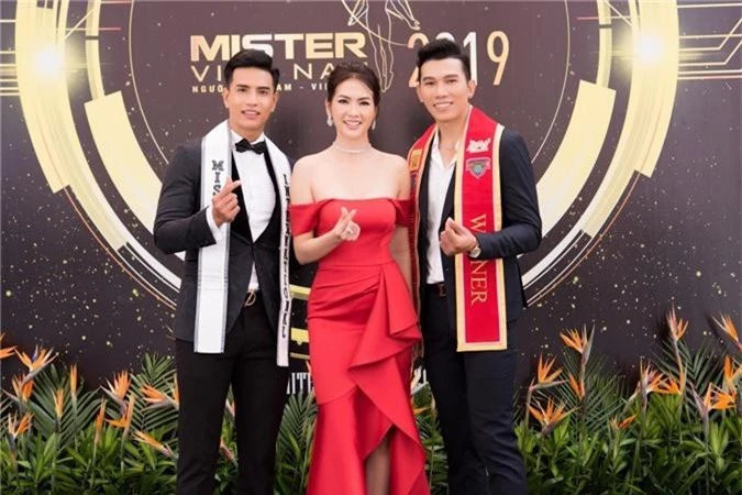 Từ trái sang, Mister Internationak - Trịnh Bảo, Diễn Viên, người mẫu - Anh Thư,Trưởng BTC, Manhunt International - Trương Ngọc Tình