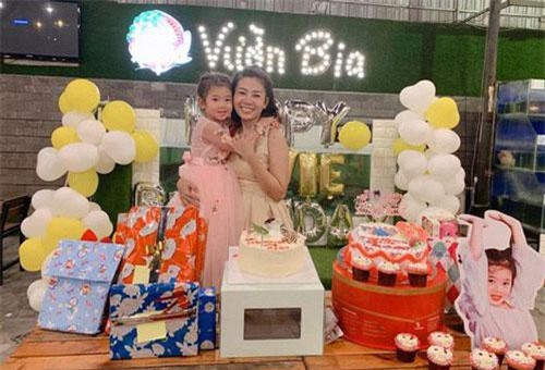 Mai Phương tổ chức tiệc sinh nhật cho con gái nhưng bình luận của Phùng Ngọc Huy lại gây tranh cãi