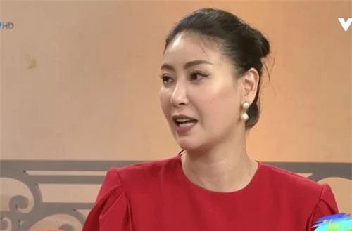 Hoa hậu Hà Kiều Anh chia sẻ về những kỷ niệm thi Hoa hậu, về cuộc sống gia đình trên sóng truyền hình.