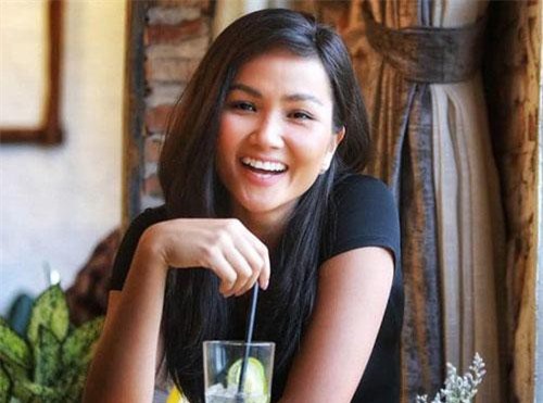 Khoe vài nét ảnh sương sương khi để tóc dài, H'Hen Niê được khen ngày càng dịu dàng và đằm thắm