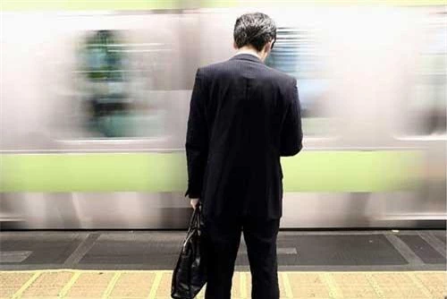 Nhật báo động tình trạng 25% người trưởng thành vẫn 'còn nguyên zin'. Ảnh: CNN