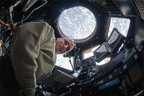 Phi hành gia biến đổi ra sao sau một năm sống ngoài vũ trụ?