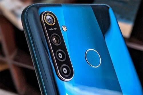 Smartphone 4 camera sau, pin 4.035 mAh, chip Snapdragon 712, RAM 8 GB, giá cực sốc