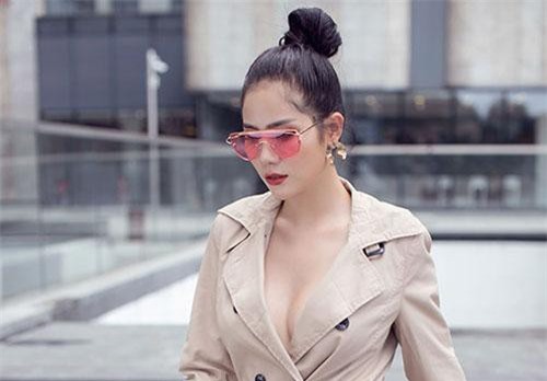 Sau sự cố hớ hênh, Hoàng Hạnh tiếp tục diện mốt không nội y