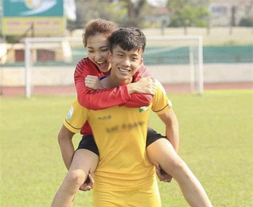 Rộ tin đồn cầu thủ Phan Văn Đức đã chia tay Ngọc Nữ, có bạn gái mới