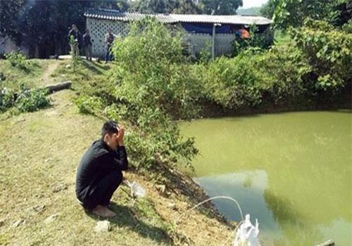 Nghệ An: Người bố gào khóc bên thi thể con trai 3 và 6 tuổi, cả 2 đều ngã từ cây ổi xuống ao chết đuối