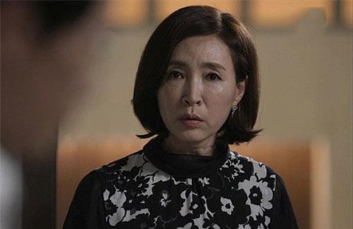 Con dâu xử lý khôn ngoan khi mẹ chồng lén đặt thiết bị theo dõi