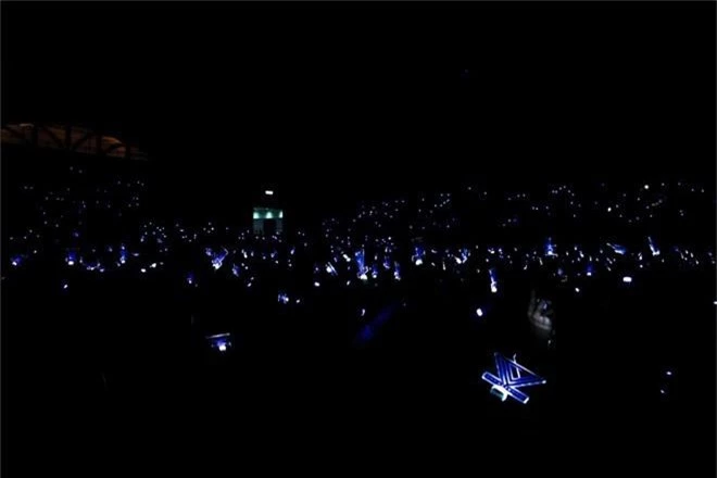 Chẳng thua kém gì các idol Hàn Quốc, ca sĩ Việt cũng sở hữu những lightstick độc đáo khiến FC phổng mũi tự hào - Ảnh 12.