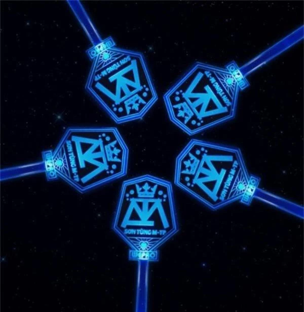 Chẳng thua kém gì các idol Hàn Quốc, ca sĩ Việt cũng sở hữu những lightstick độc đáo khiến FC phổng mũi tự hào - Ảnh 2.