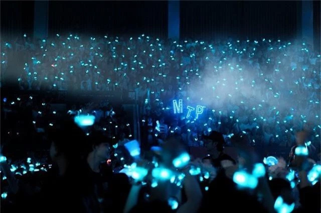 Chẳng thua kém gì các idol Hàn Quốc, ca sĩ Việt cũng sở hữu những lightstick độc đáo khiến FC phổng mũi tự hào - Ảnh 5.