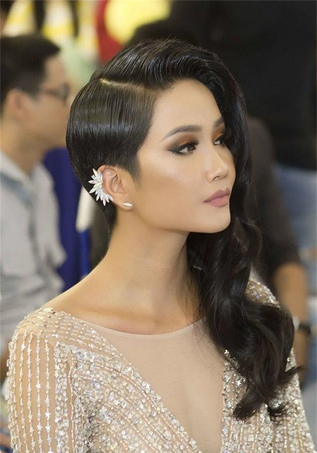 Hoa hậu H’Hen Niê lên tiếng khi “bị chê” vì mái tóc dài - 8