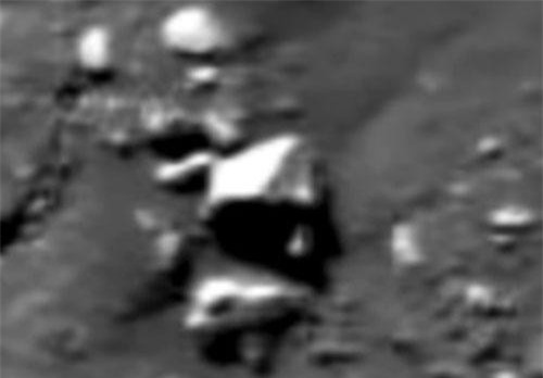Ảnh chụp của NASA cho thấy người ngoài hành tinh đang sống trên Mặt trăng?
