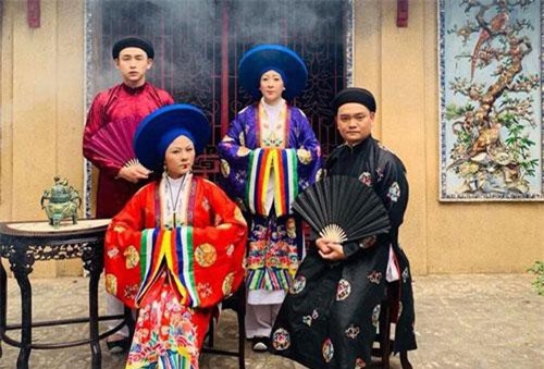 Vua và hoàng tộc được hưởng lương bổng như thế nào?