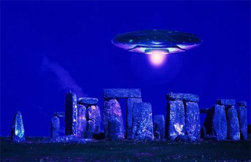 Bãi đá cổ Stonehenge được xây dựng bởi người ngoài hành tinh?