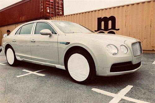 Cận cảnh Bentley Flying Spur V8 hơn 16 tỷ tại Việt Nam