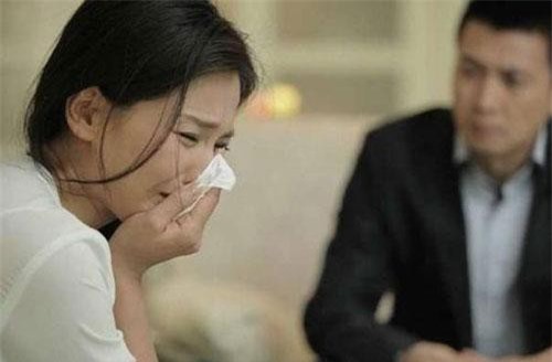 Cắn răng bươn chải cùng chồng gánh số nợ khổng lồ, cuối cùng anh trả ơn tôi bằng việc đi ngoại tình