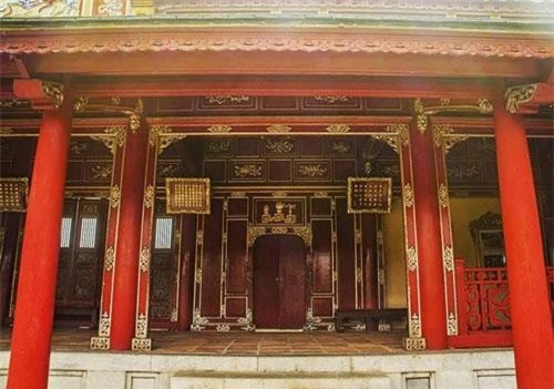 Trường lang thuộc khu vực Cung Khôn Thái, nơi ăn ở sinh hoạt của Hoàng hậu, Hoàng quý phi. Nguồn: Đại Nội Huế - Imperial City Hue. Trường lang thuộc khu vực Cung Khôn Thái, nơi ăn ở sinh hoạt của Hoàng hậu, Hoàng quý phi. Nguồn: Đại Nội Huế - Imperial City Hue.