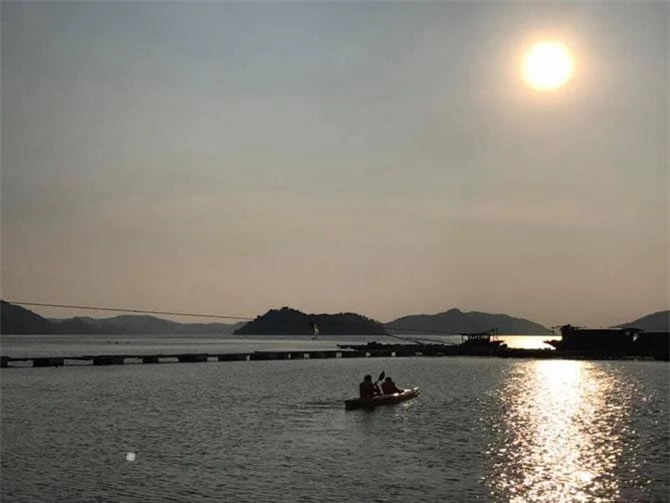 Hoàng hôn trên đảo. Hoàng hôn trên đảo.