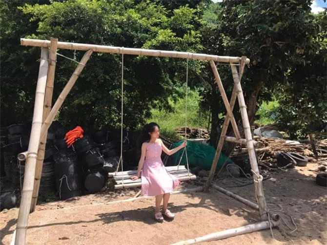 Một góc bãi tắm hoang sơ. Một góc bãi tắm hoang sơ.