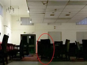 CLIP: Đặt camera tìm trộm, ai ngờ phát hiện ra hồn ma cực kỳ đáng sợ