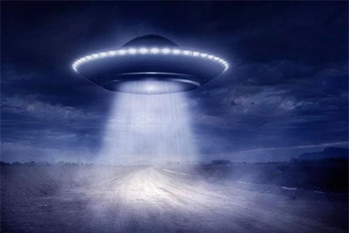 Ly kỳ những cuộc “chạm trán” UFO nảy lửa của phi công Mỹ