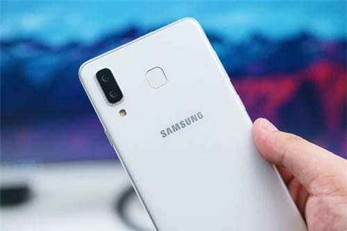 Samsung Galaxy A8 Star giảm giá 2,5 triệu đồng tại Việt Nam