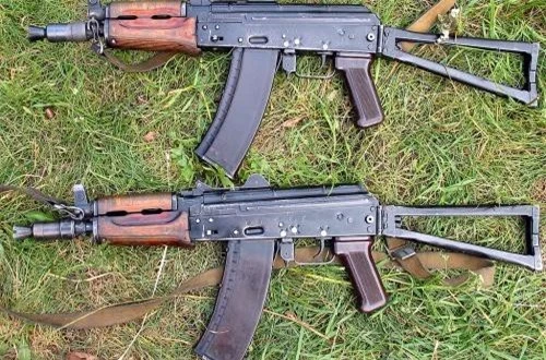 Với khẩu tiểu liên AKS-74U, các phi công của Nga chiến đấu ở Syria có thể cầm cự được một lúc tùy khả năng chiến đấu của họ trong khi chờ cứu hộ tới nơi nếu máy bay gặp nạn ở khu vực có địch. Ảnh: Wikipedia