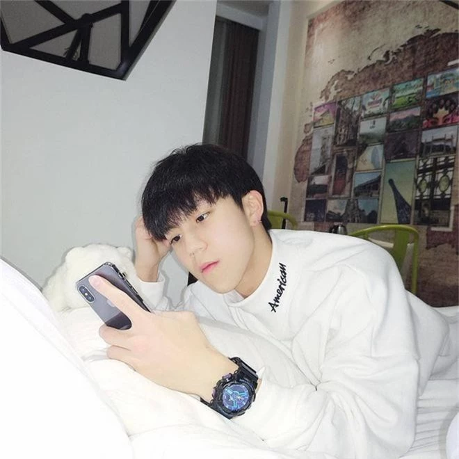Nam sinh lớp 10, đã cao 1m81 lại còn lai Việt - Trung: Hot nhờ nhan sắc được ví với nam thần! - Ảnh 8. Nam sinh lớp 10, đã cao 1m81 lại còn lai Việt - Trung: Hot nhờ nhan sắc được ví với nam thần! - Ảnh 8.