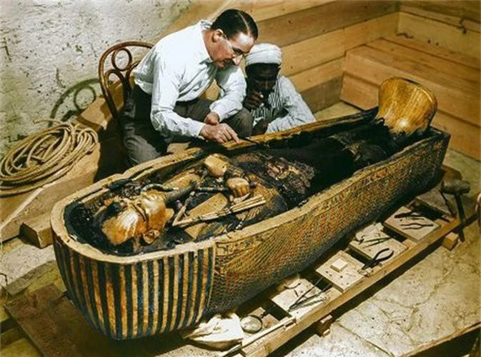 Loa mat bau vat chua tung he lo trong lang mo Tutankhamun