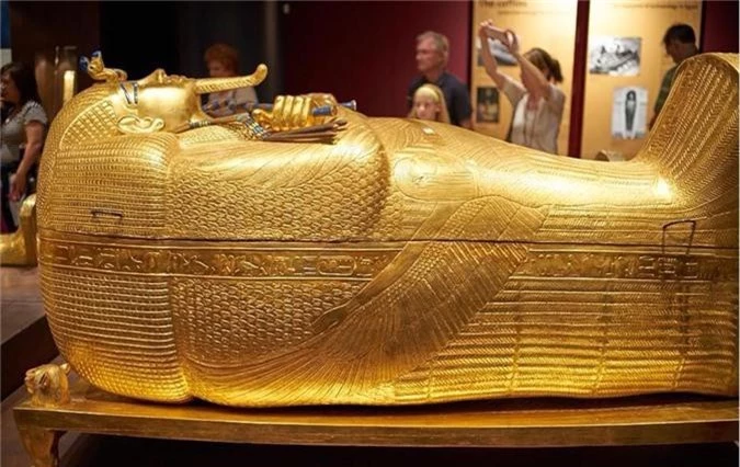 Loa mat bau vat chua tung he lo trong lang mo Tutankhamun-Hinh-7