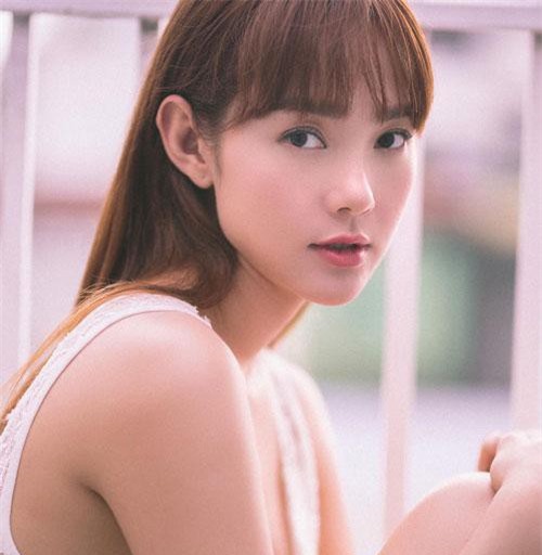 Minh Hằng trẻ đẹp tựa thiếu nữ khi diện quần hot pant