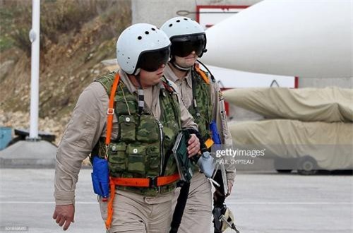 Soi khẩu tiểu liên “cứu tinh” của phi công Nga khi gặp nạn