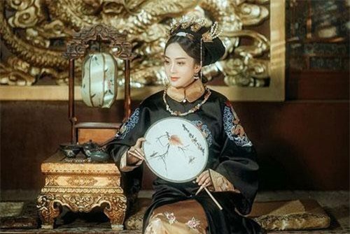 Là hoàng hậu khai quốc nhưng mỹ nữ này lại để cháu gái chung chồng, cướp mất tình yêu