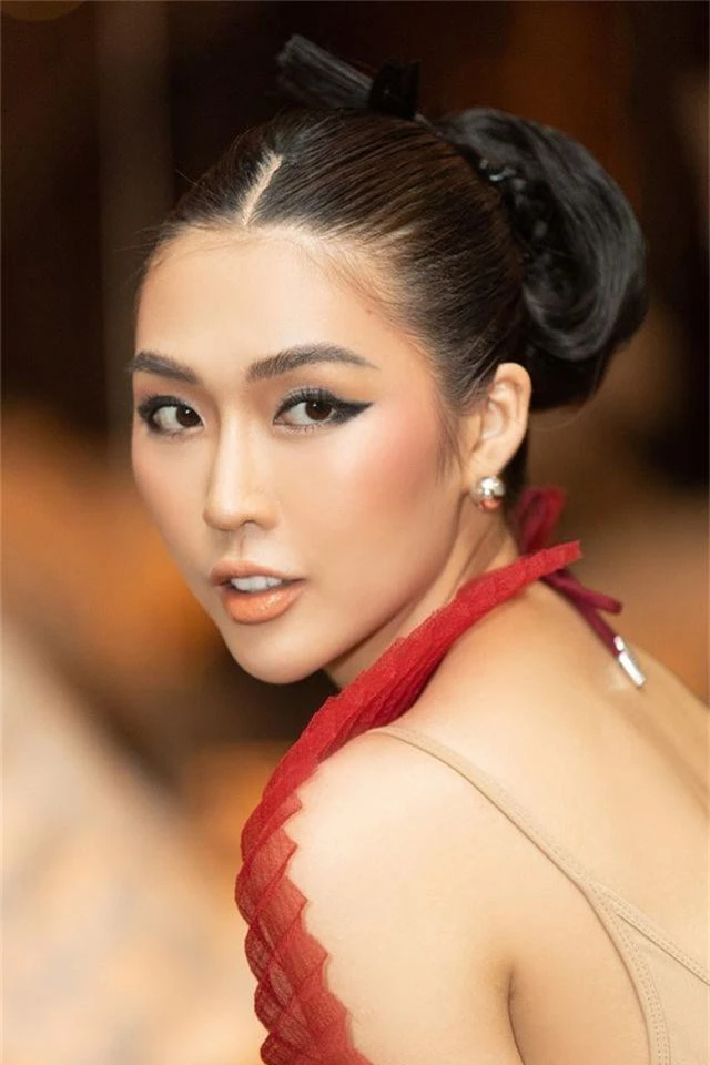 Hết cay đắng vì yêu nhầm người có vợ, Hoa hậu Tường Linh lại bị nghi… les - 3