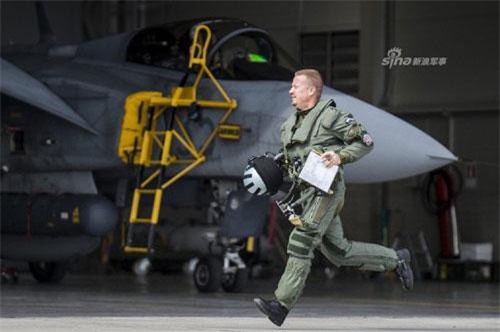 Chiến đấu cơ Hungary “đánh chặn” Su-30 trên biển Baltic