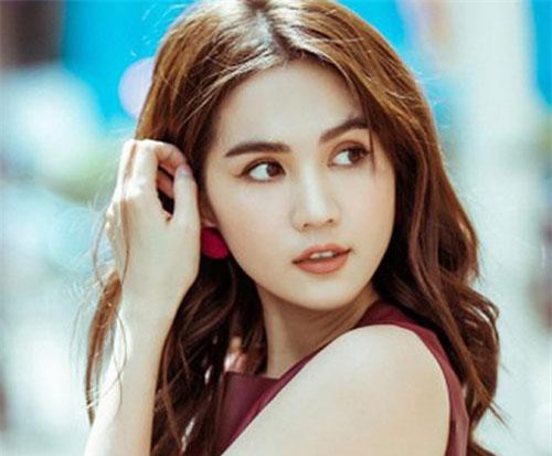 Choáng váng biệt thự sang chảnh 50 tỷ đồng của Ngọc Trinh được bạn trai đại gia tặng