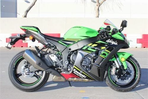 4. Kawasaki Ninja ZX-10R KRT 2019 (giá khởi điểm: 18.199 euro).