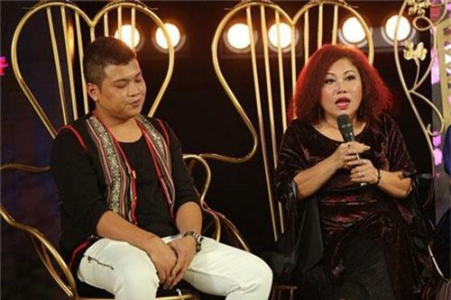 Hai con trai phụ Siu Black trả nợ hàng tháng