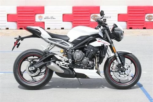 9. Triumph Street Triple RS 2019 (giá khởi điểm: 12.180 euro).