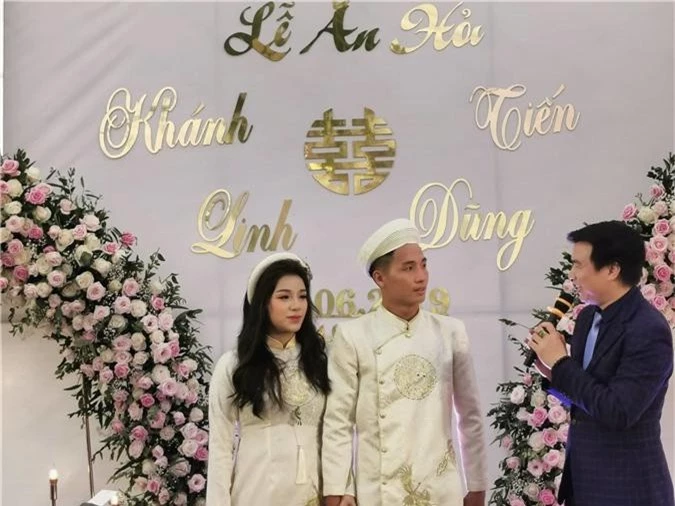 Bùi Tiến Dũng và cô chủ khách sạn tình tứ trên đỉnh Fansipan