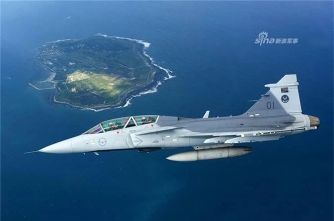 Chien dau co Hungary “danh chan” Su-30 tren bien Baltic-Hinh-8