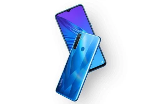 Realme 5 sở hữu thiết kế với vỏ ngoài được làm từ chất liệu nhựa giả kính. Máy có kích thước 164,4x75,6x9,3 mm, cân nặng 198 g. 